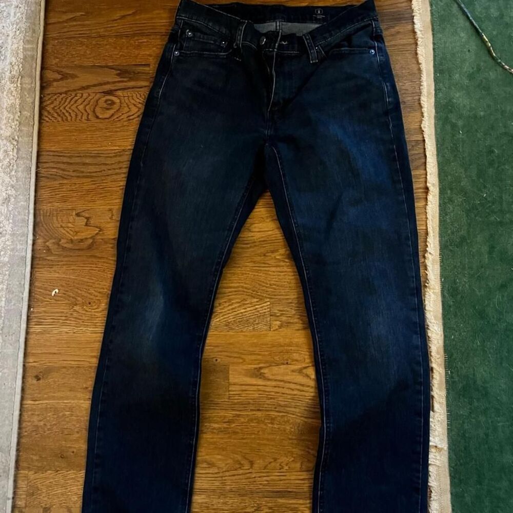Levi's Men's 541 Athletic Taper fit 30 x 32 dark wash Blue Jeans